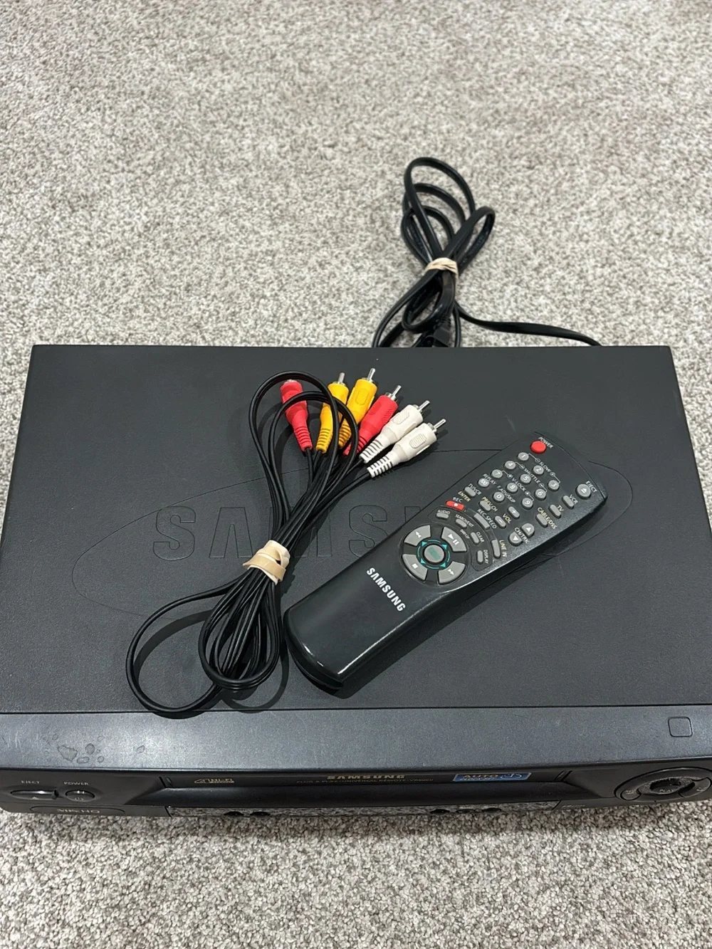 Vintage Samsung VHS Player, TESTED AND WORKING! Remote and RCA Cable Included.